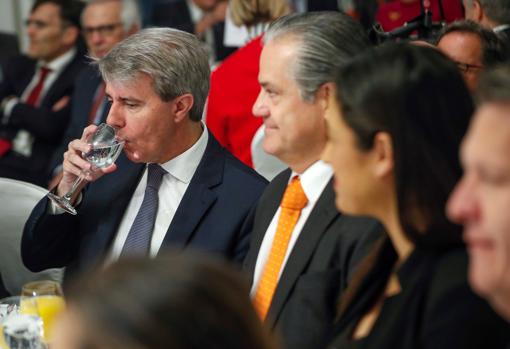 Garrido asiste al desayuno informativo de Rivera