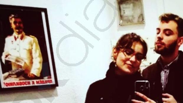 La foto de Isabel Serrano Durán junto a Stalin difundida por OkDiario