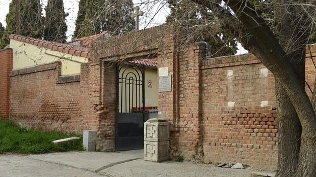 Tapia del cementerio de Carabanchel donde será repuesta la placa retirada por Carmena