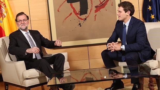 Rajoy y Rivera, durante el encuentro que mantuvieron el día 10 en el Congreso de los Diputados