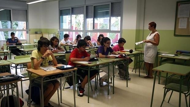 Varios alumnos de Secundaria en un momento de la clase