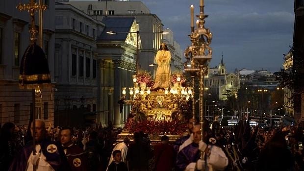 Miles De Fieles Aclaman A Jesus De Medinaceli En La Gran Procesion De Madrid