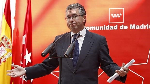 Granados no parecía muy contento con algunos constructores, según los últimos informes de la Benemérita