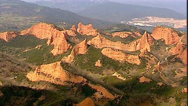 Las médulas en León, una mina en superficie de la época romana que dejó un llamativo paisaje