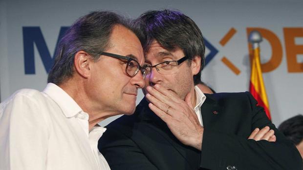 Mas y Puigdemont, ayer en la sede electoral de Convergència
