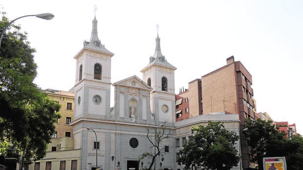 Fachada exterior de la parroquia de Chamberí