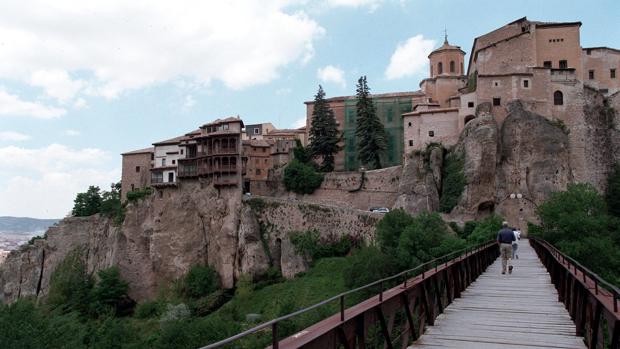 Las Casas Colgadas desde el puente de San Pablo