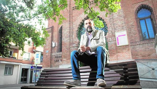 Jesús Municio, nieto de Jesús Municio Pérez, ayer, ante la parroquia de San Matías de Hortaleza.