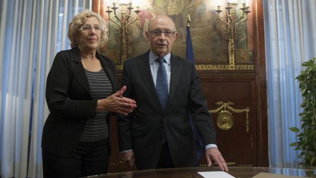 Manuela Carmena, junto a Cristóbal Montoro, en una reunión reciente