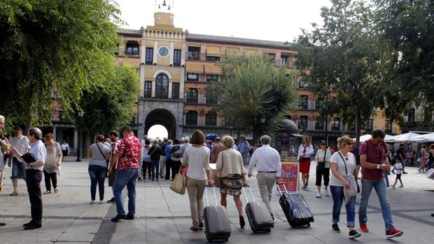 Turistas por la plaza de Zocodover