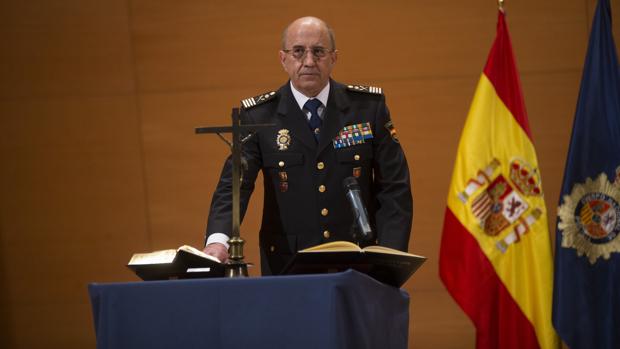 Florentino Villabona, número 2 de la Policía, en su toma de posesión