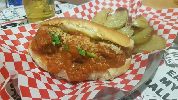 Bolero Meatballs Bocadillos De Albondigas Con Toque Ruso Y Filipino En El Centro De Madrid