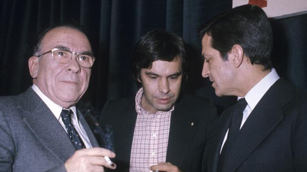 Santiago Carrillo, Adolfo Suárez y Felipe González, en un acto en febrero de 1978