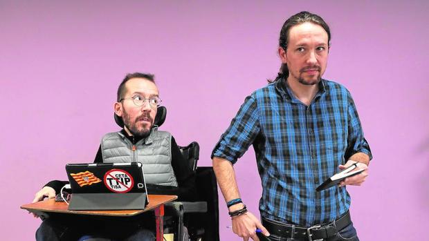 El secretario de Organización de Podemos, Pablo Echenique, y el líder del partido, Iglesias