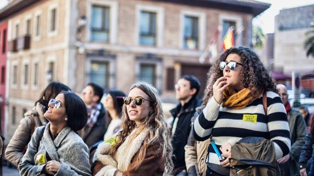 Un grupo de turistas participa en un Free Tour