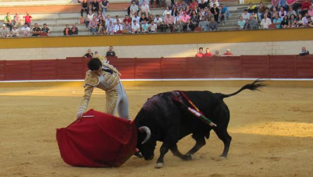 Derechazo de Antonio Linares