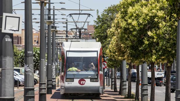Imagen de archivo de una de las unidades del tranvía del Metro de Valencia