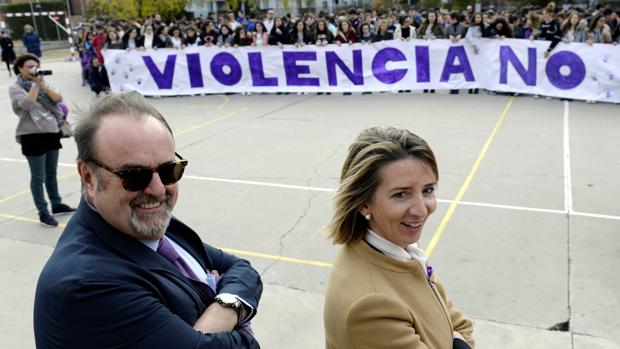 Los consejeros Alicia García y Fernando Rey participan en un acto que desarrollan varios institutos de Castilla y León de forma simultánea contra la violencia de género