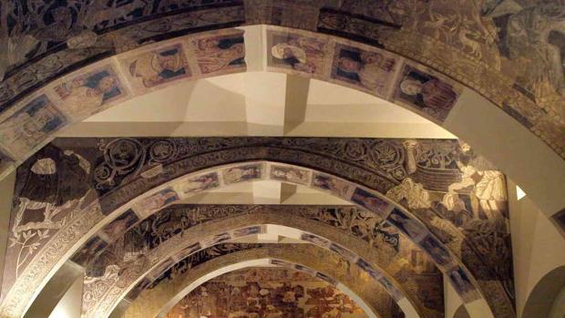 Las pinturas románicas de Sijena siguen retenidas en el MNAC barcelonés