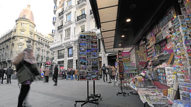 El quiosco de prensa de Montera, 48 será desplazado de su ubicación actual a principios de año