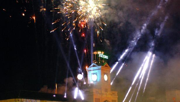 Fuegos artificiales en la Puerta del Sol durante una Nochevieja