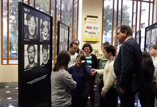 Presentación de la exposición en Correos de Alicante