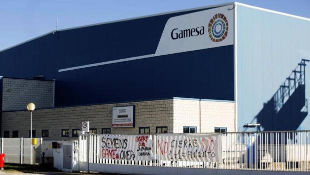 Planta de Gamesa en Miranda de Ebro (Burgos), con pancartas en contra del cierre
