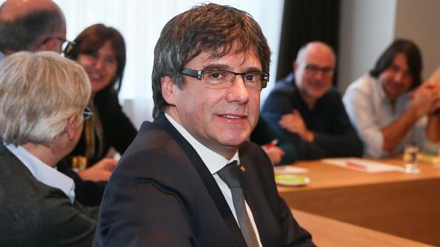 El expresidente de la Generalitat Carles Puigdemont se reúne con diputados de Junts per Catalunya
