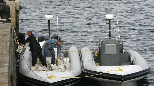 Agentes de Vigilancia Aduanera durante la operación Piraña, año 2007