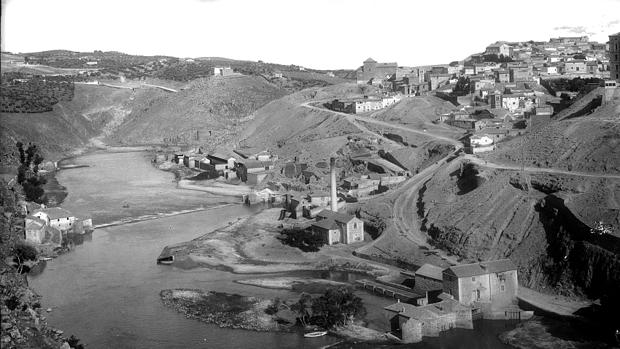 Molino de Romayla, a la izquierda de la imagen, dónde fue encontrado el cadáver de Llaudí (Foto, Thomas. Archivo Municipal de Toledo)