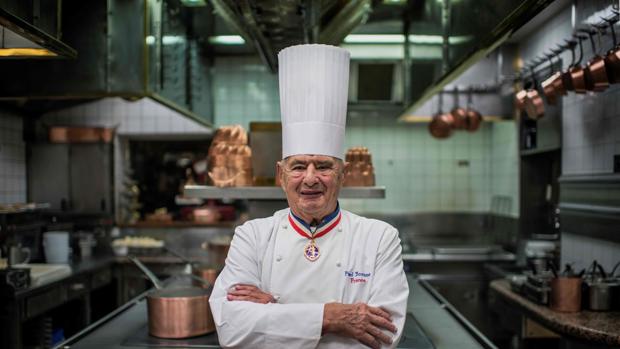 Paul Bocuse, en la cocina de su restaurante