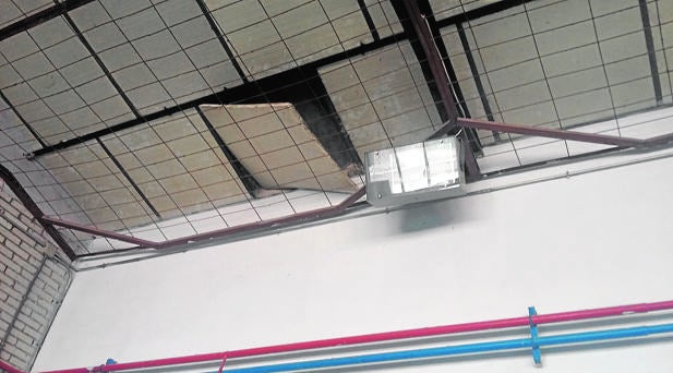 Falso techo del colegio Santa Margarita de Alacoque, en Getafede