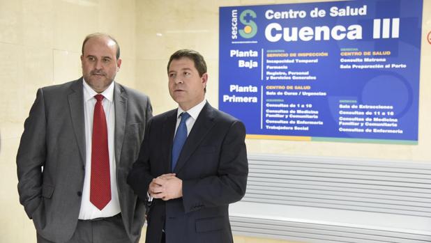 Emiliano García-Page, a la derecha