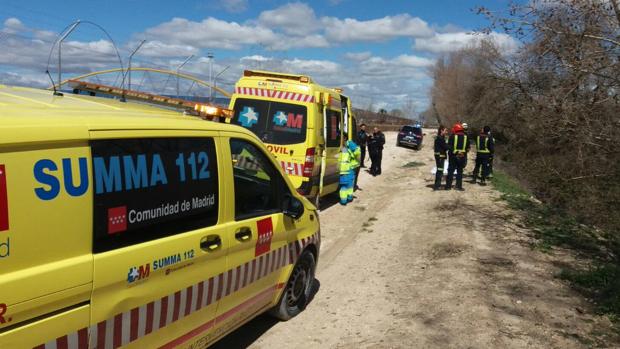 Los sanitarios del Summa en el lugar del suceso