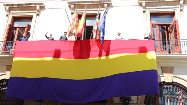 Imagen de la bandera republicana tomada este viernes en Sagunto