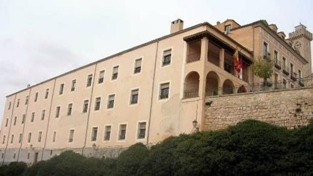 Fachada del colegio público «El Carmen», en el Casco antiguo de Cuenca
