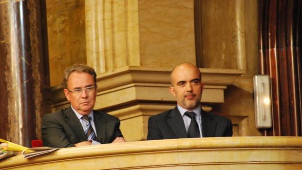 El prseidente del CAC, Roger Lopacher, junto al miembro del consejo a propuesta del PP, Daniel Sirera, que emitió un voto particular