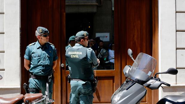 Imagen tomada este martes en el domicilio de Eduardo Zaplana en Valencia