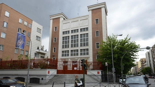 Aspecto exterior del santuario, en la Ronda de Atocha
