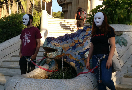 Activistas de Arran durante la acción