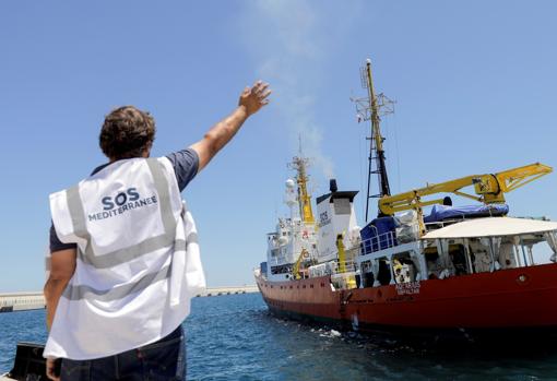 Imagen de la partida del Aquarius del puerto de Valencia