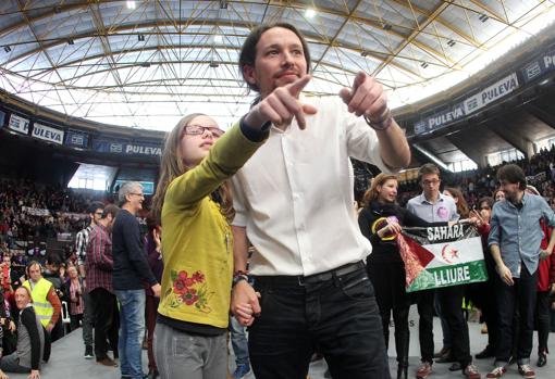 El primer mitin de Podemos en el pabellón de la Fuente de San Luis de Valencia