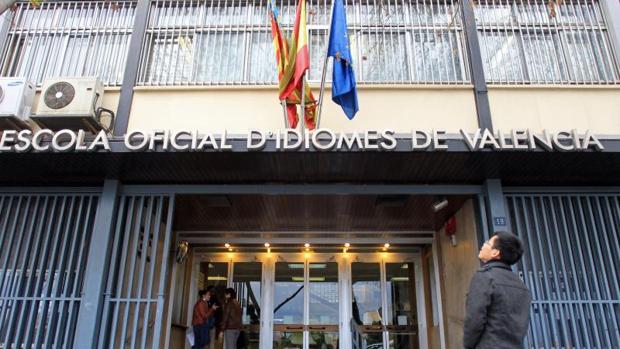 Entrada a la Escuela Oficial de Idiomas de Valencia