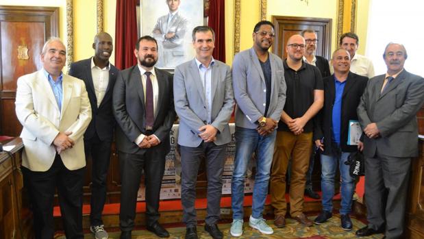 En la presentación del evento estuvieron los exatletas Javier Sotomayor y Luis Felipe Méliz