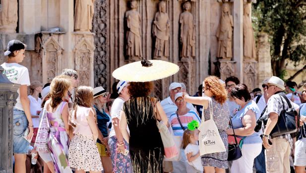 Imagen de un grupo de turistas tomada en el centro de Valencia
