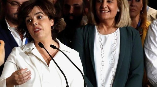 Soraya Sáenz de Santamaría y Fátima Báñez (drcha.) en el Congreso del Partido Popular