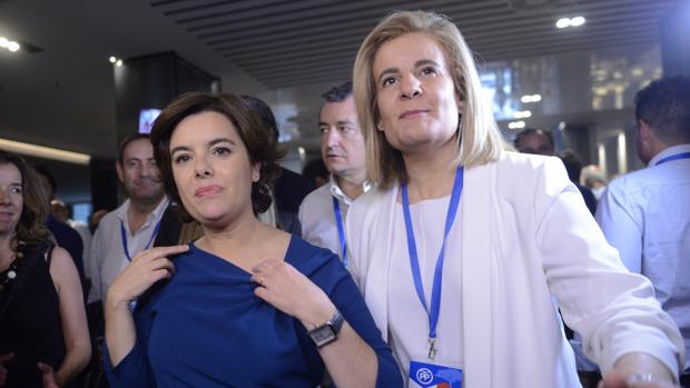 Soraya Sáenz de Santamaría junto a Fátima Báñez