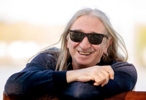 Imagen del cantante y guitarrista Rosendo Mercado