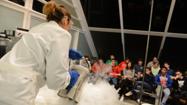 Una demostración en la muestra Ciencia a escena
