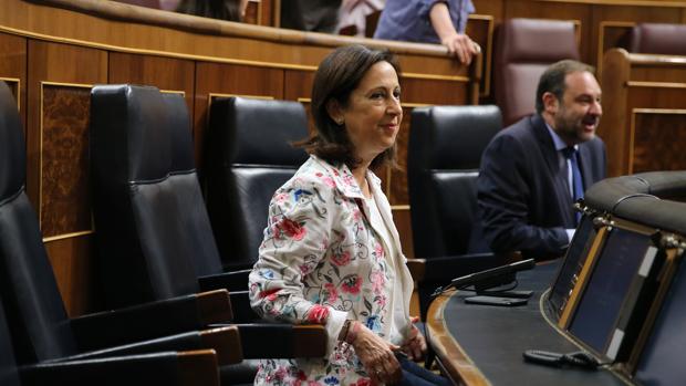 La ministra de Defensa, Margarita Robles, a quien apeló una de las opositoras excluidas